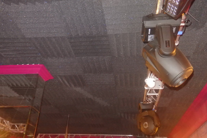 Звукопоглощающие панели на потолке